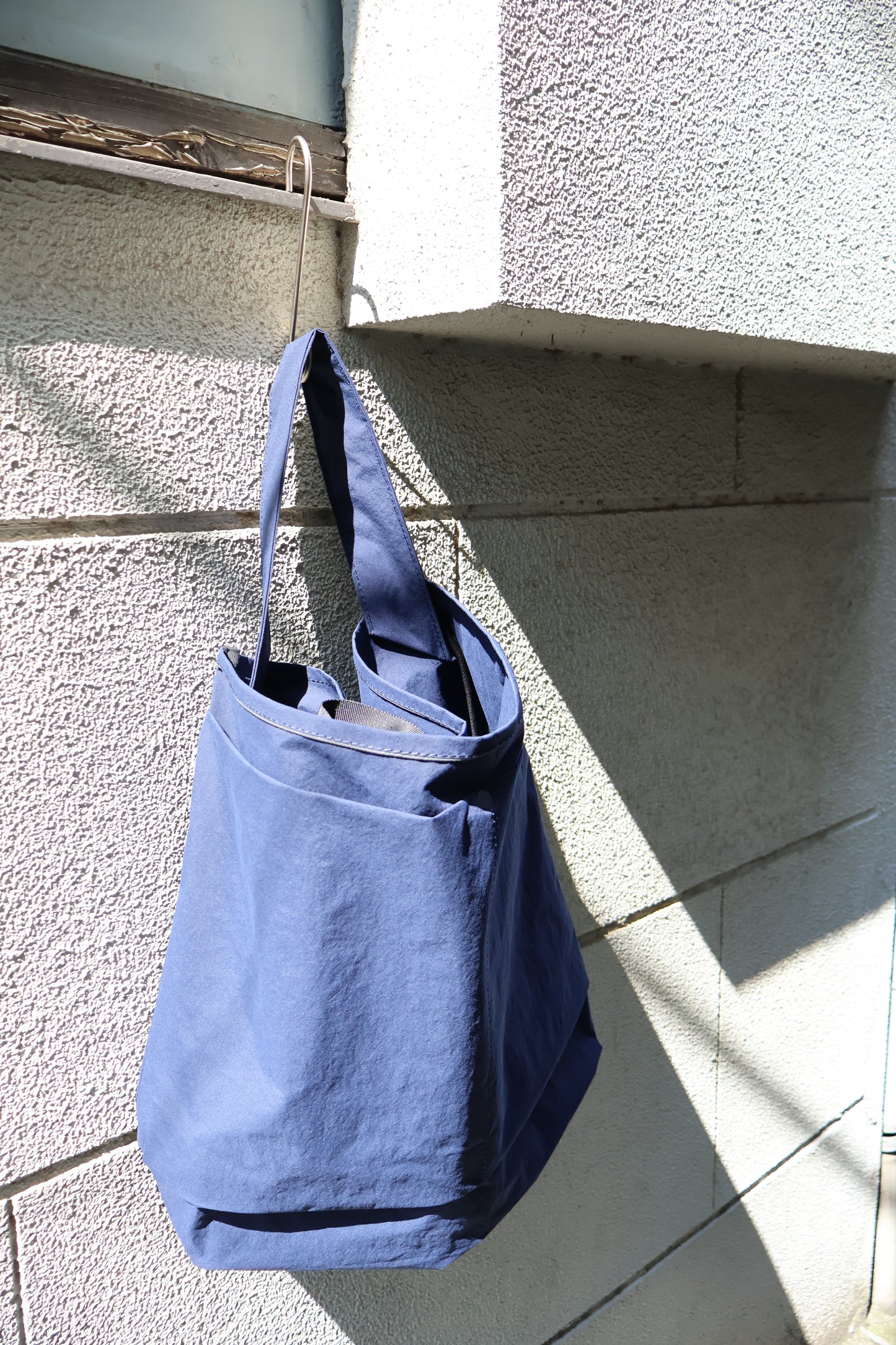 [ This is a(n)×BLINK ] BASE TOTE XL