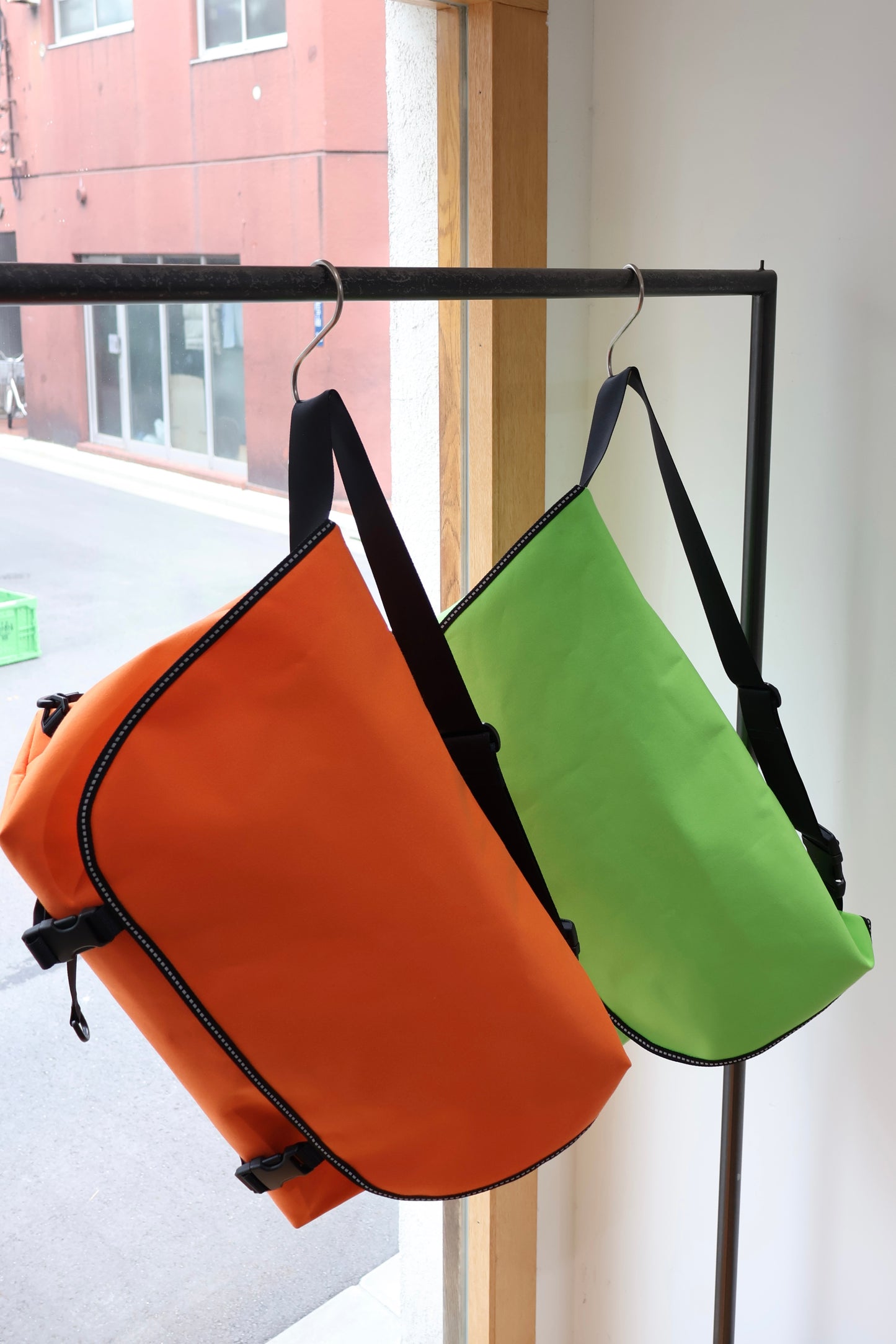 [ BLINK ] CANVAS MESSENGER BAG