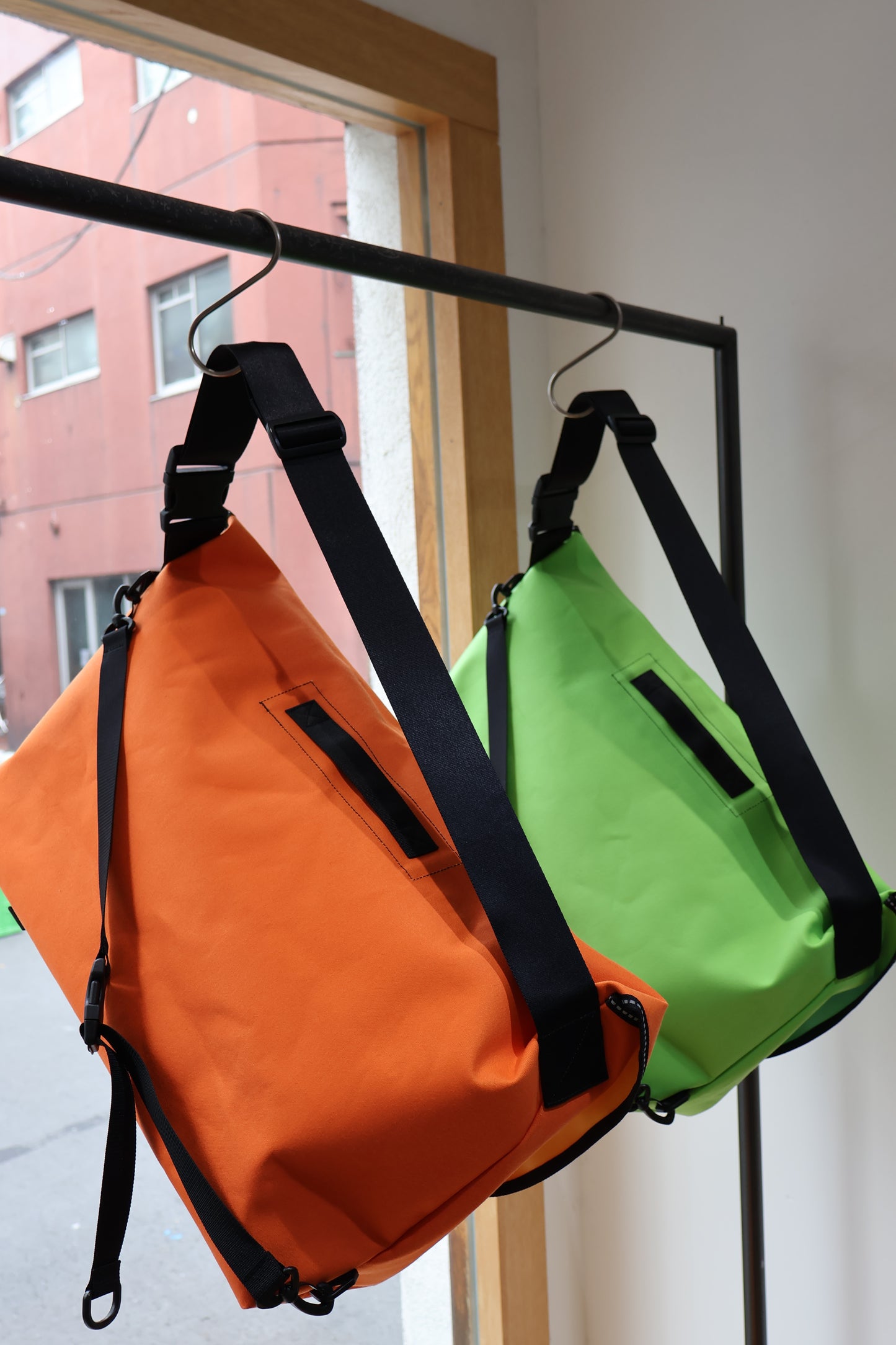 [ BLINK ] CANVAS MESSENGER BAG
