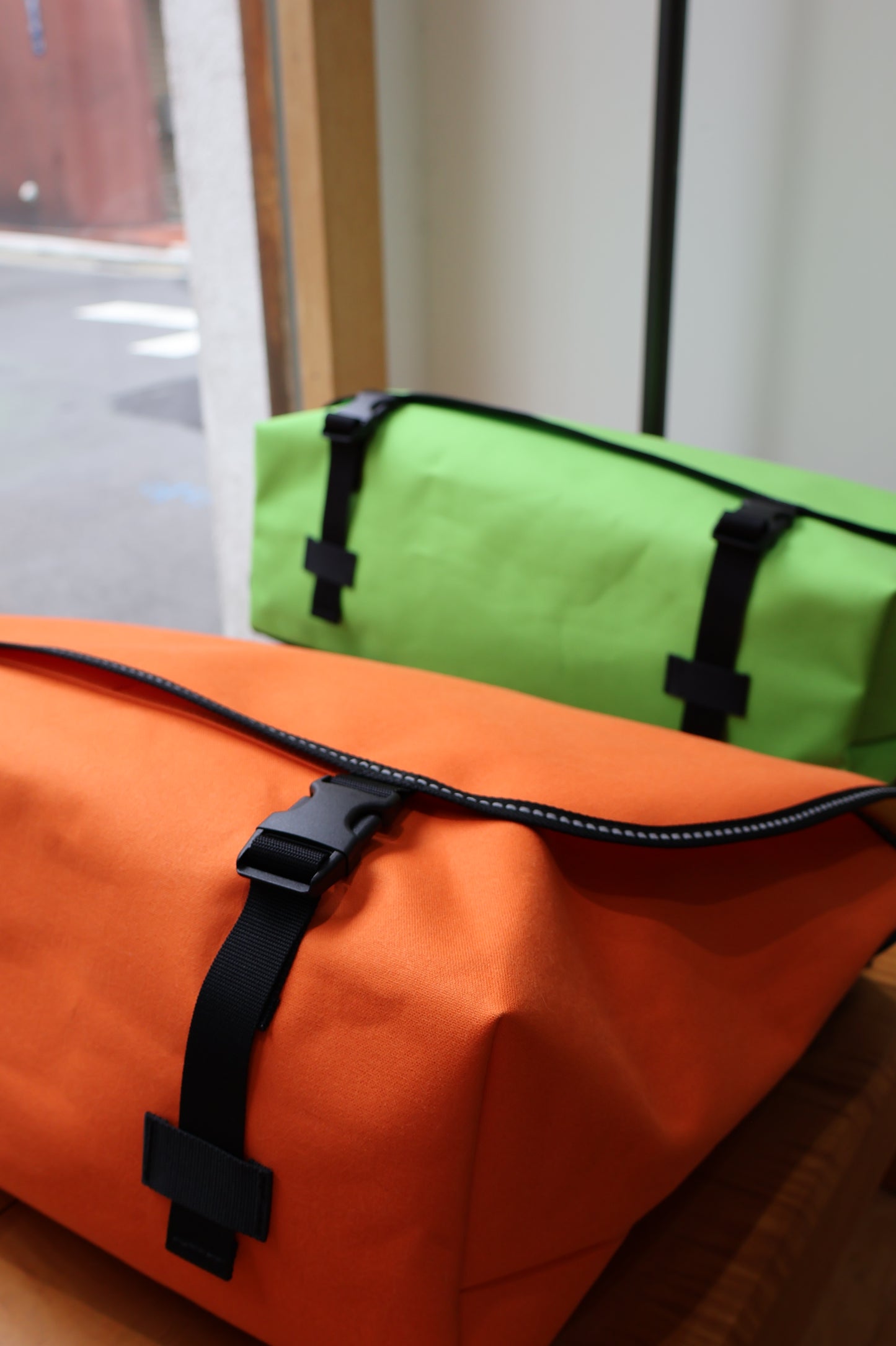 [ BLINK ] CANVAS MESSENGER BAG