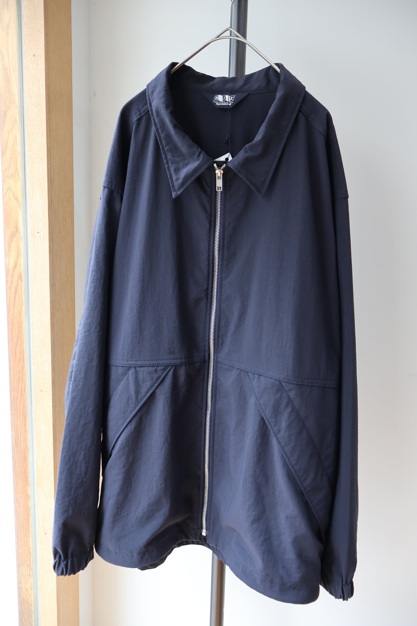 [ BLINK ] W-NEEDLE ZIP BLOUSON