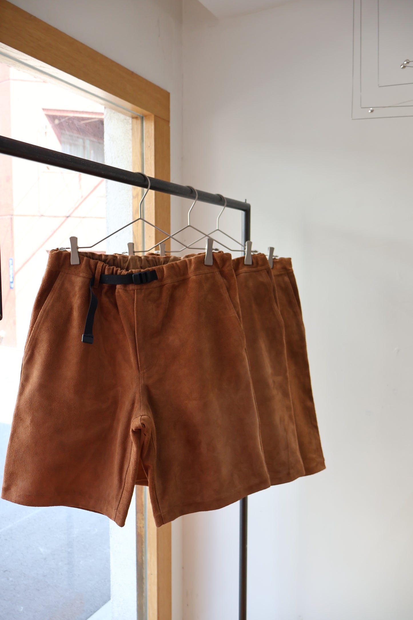 [ BLINK ] SUEDE SHORTS