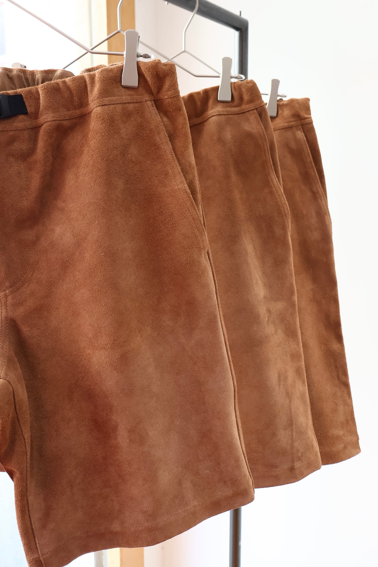[ BLINK ] SUEDE SHORTS