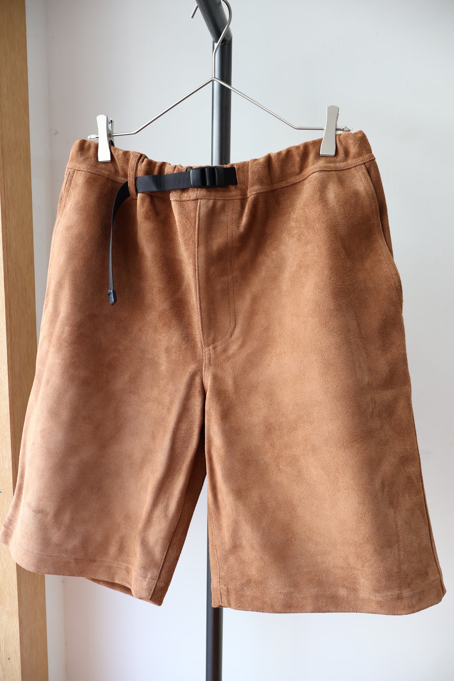 [ BLINK ] SUEDE SHORTS
