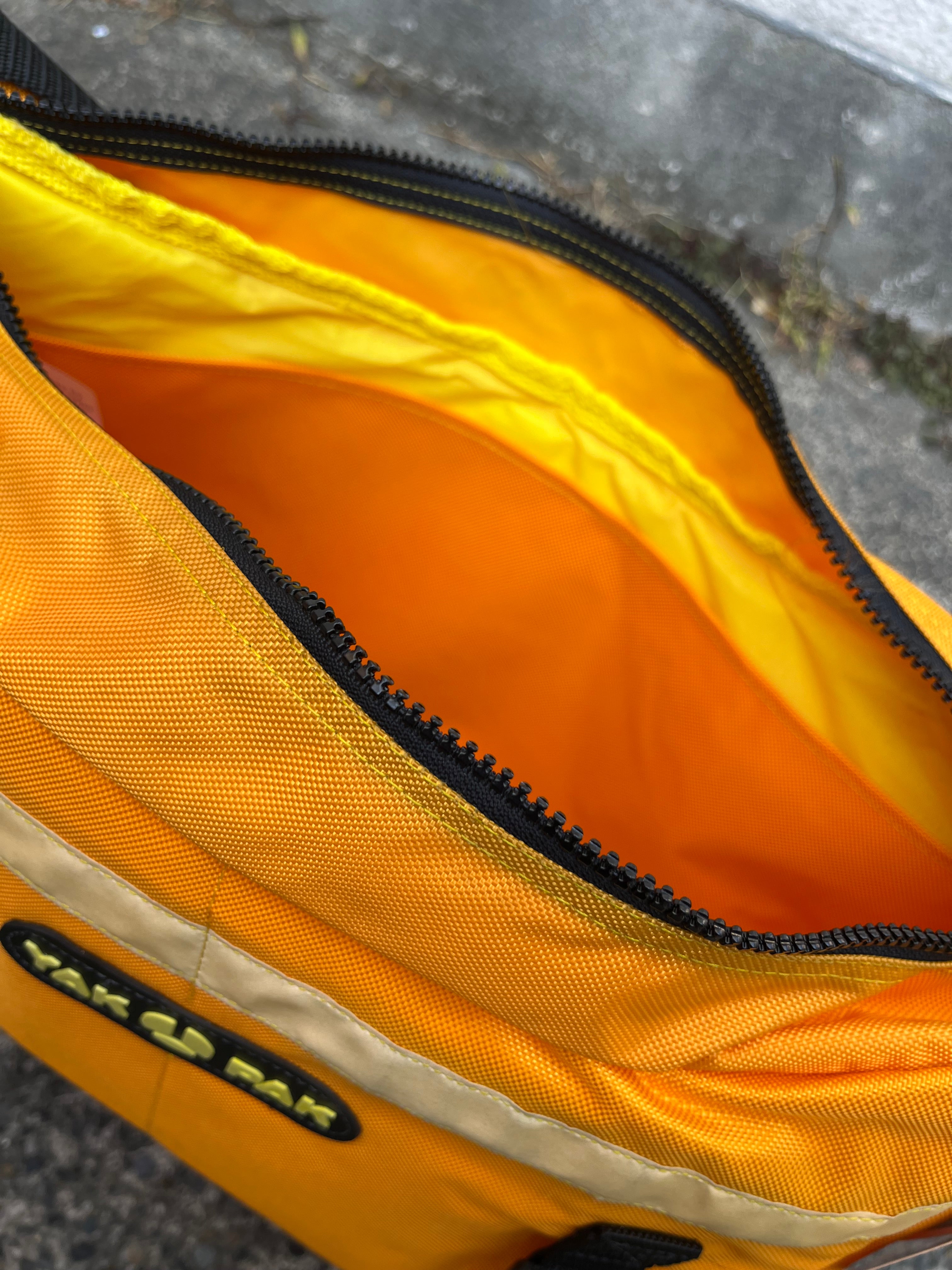 DEAD STOCK ] 90's YAK PAK / MESSENGER BAG – In part